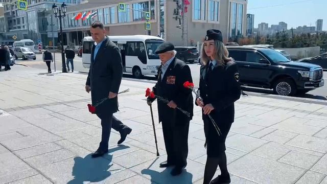 Во Владивостоке сотрудники полиции и общественники участвуют в акции «С нами Победа»