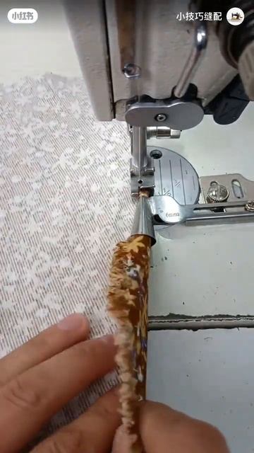 Приспособа для швейной машины для подгиба и строчки