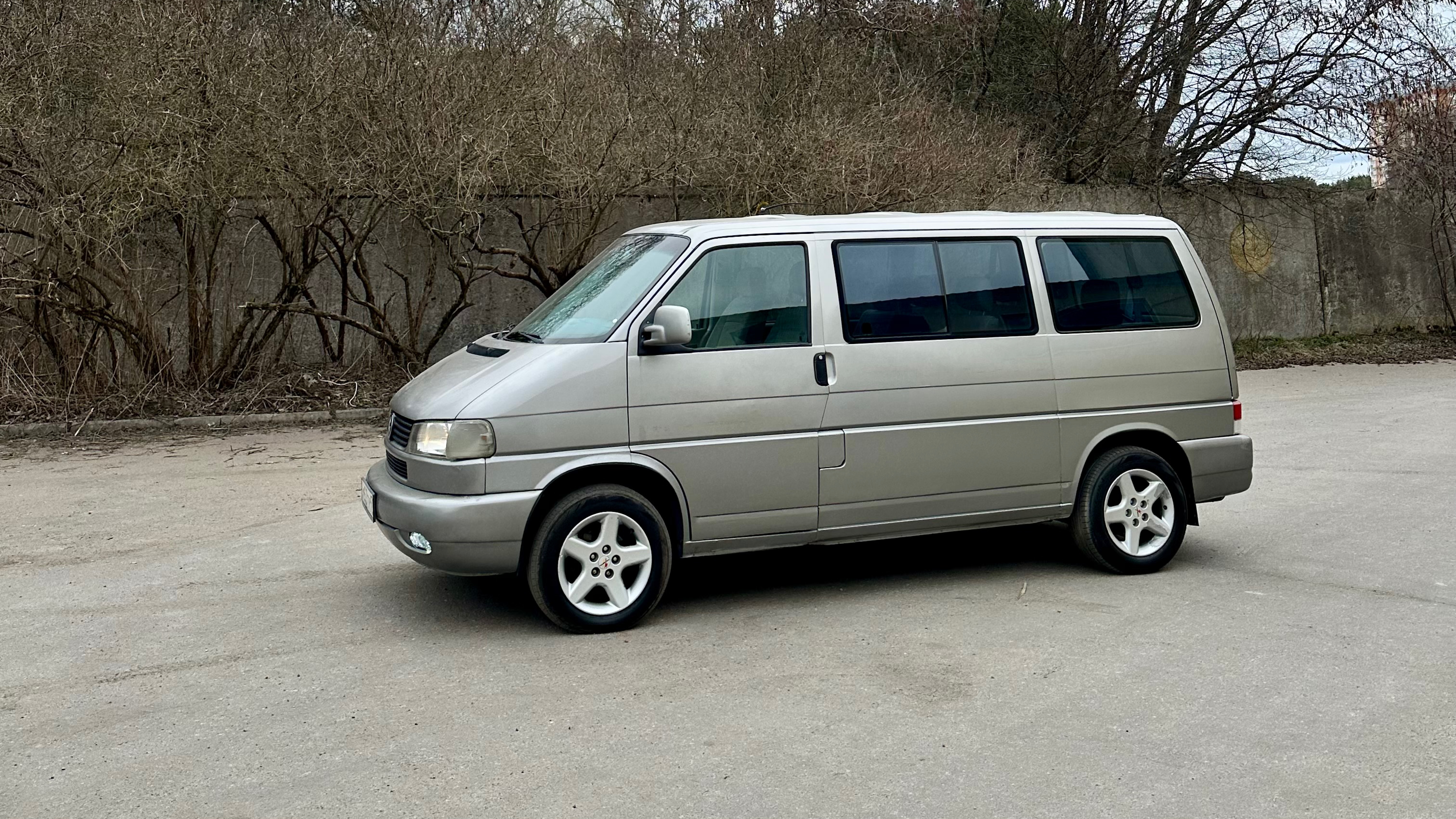 Volkswagen Caravella 2000 год
