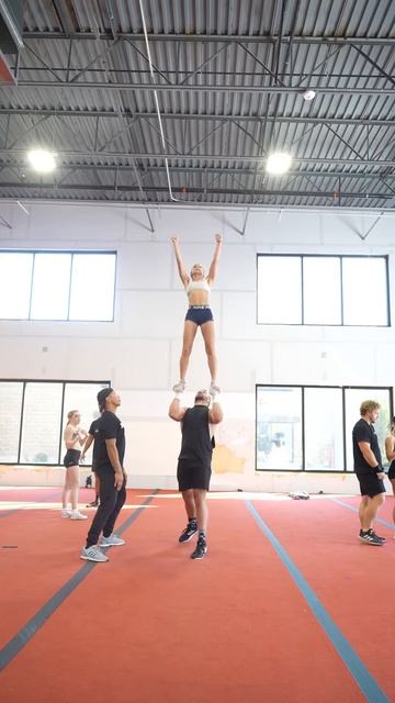 Easy sequence with the Queen🔥🙌 #remix #beats #dj #hiphop #cheer #cheerleading #schoolsports #stunt