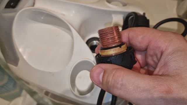 что делать чтобы не прикипала пробка с защитным клапаном SC керхер Karcher