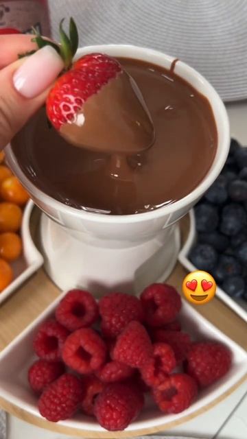 Фондю шоколадное с ягодами 🍓🍫❤️ #клубникавшоколад?