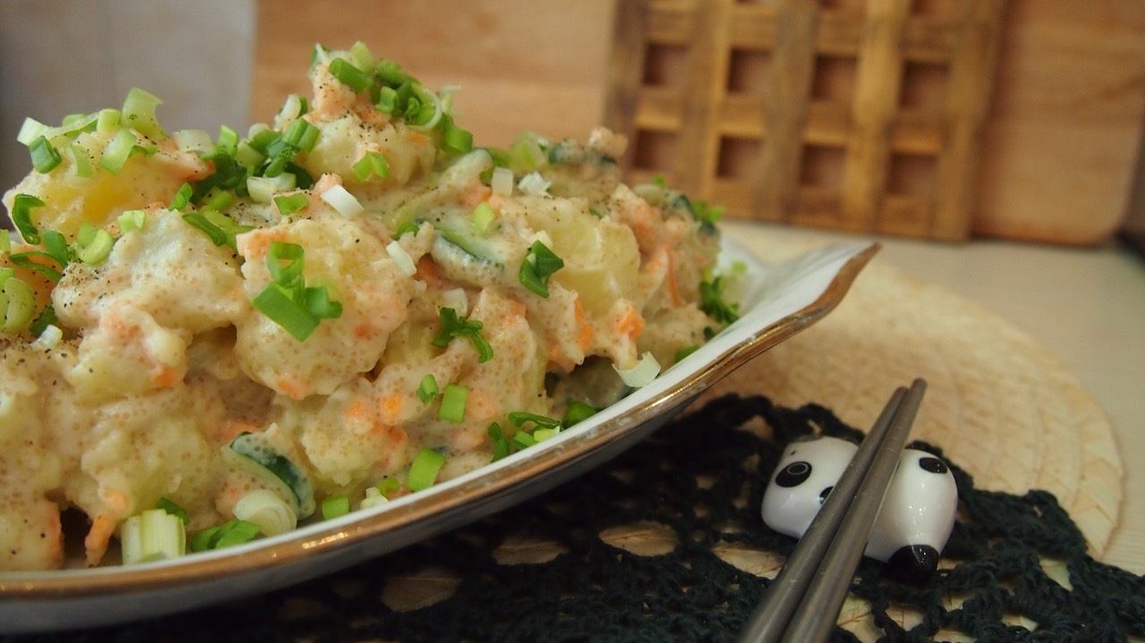 Корейская кухня: Мёнран камджа сэллоды (명란감자샐러드) или картофельный салат с икрой