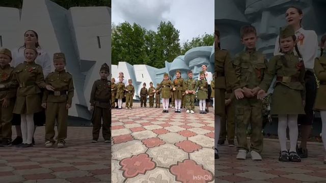 Возложение цветов воспитанниками  подготовительной группы детского сада №5 «Зайчик» с. Эльхотово