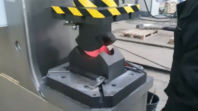 Калибровка крутоизогнутых отводов на прессе Гефест-200М.01