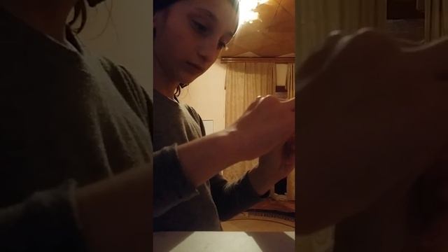 Аткрываем игрушечную швейную машину видео  для  детей