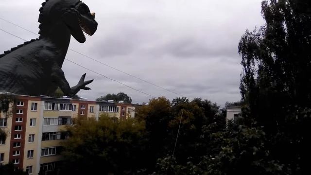 Цератозавр в Гомеле (вид из окна) Годзиллазавр/Godzilla in the sitty