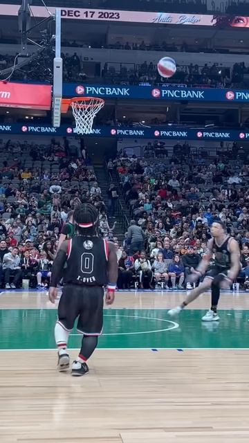 Does this COUNT⁉️😳 #basketball #dunk #waveyreacts #harlemglobetrotters #ninja