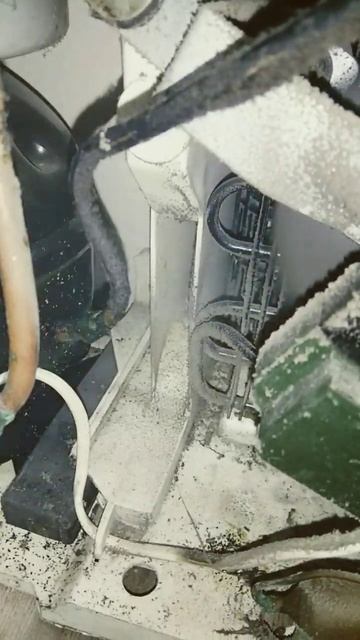 Быстро обнаружилась утечка газа в холодильнике.
