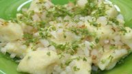 Картофельные ньокки с салом и луком