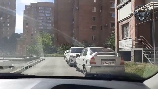 Параллельная парковка. Все секреты! Парковка задним ходом в реальных условиях у магазина.