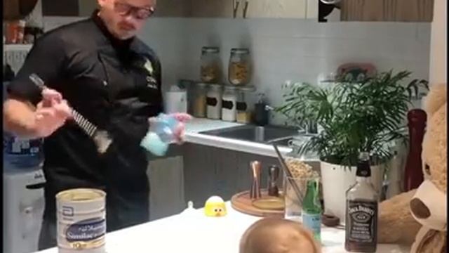 Когда папка - бармен 😎