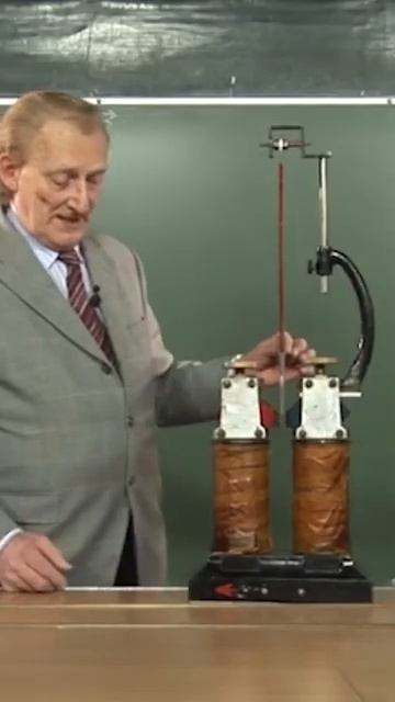 Deceleration of pendulum oscillations  #physics  #science  #experiment  #nikolatesla