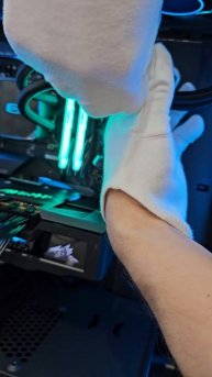 Съемный дисплей на помпе водяного охлаждения PCCooler