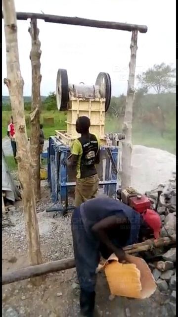 Малая щековая дробилка