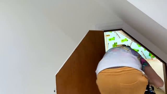 Мисс Кэйти и Мистер Макс (Miss Katy) Нашли секретную gaming комнату в доме - каждый для себя