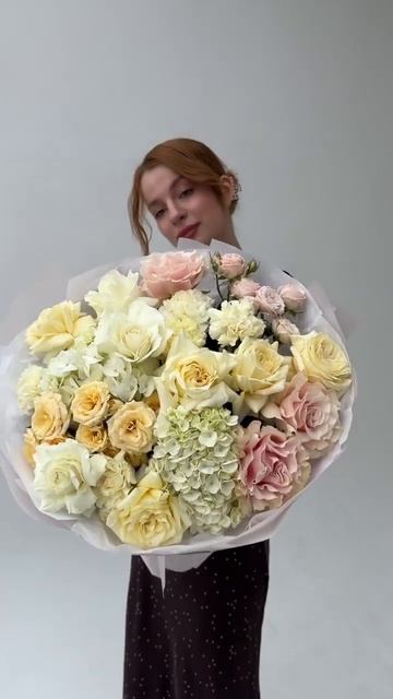 Букет с гортензиями и розами "FRESH BEIGE"