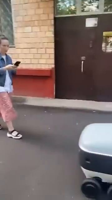 Яндекс Робот привёз заказ еду