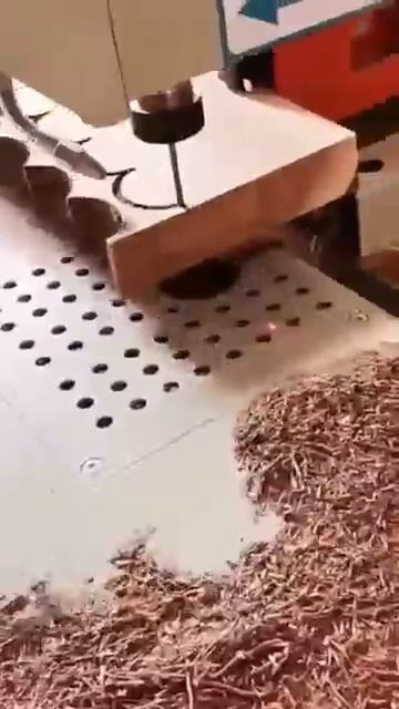 Cut wood following a pattern #satisfying #woodworking #machinetools  #machinery #wood #shortvideo