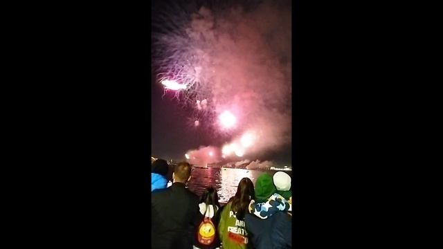 😍ТАНЦУЮЩИЕ ФОНТАЧИКИ И САЛЮТ В ЧЕСТЬ ПРАЗДНИКА ПОБЕДЫ В КАЗАНИ 😍