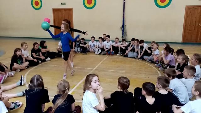 Обычный урок физкультуры!