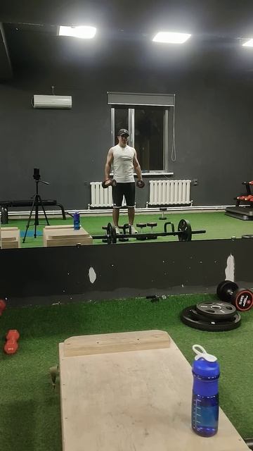 Разведение в стороны с лёгким весом очень хорошо помо?
