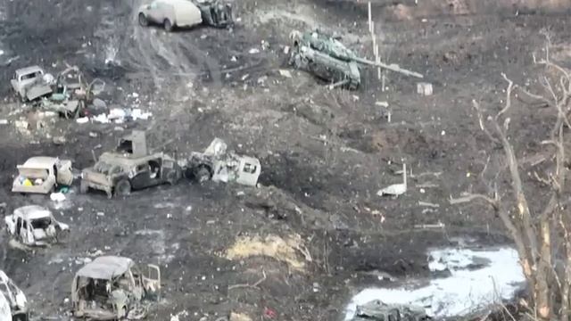 Кадры «дороги смерти», ведущей в Бахмут, с уничтоженной украинской автомобильной и бронетехникой