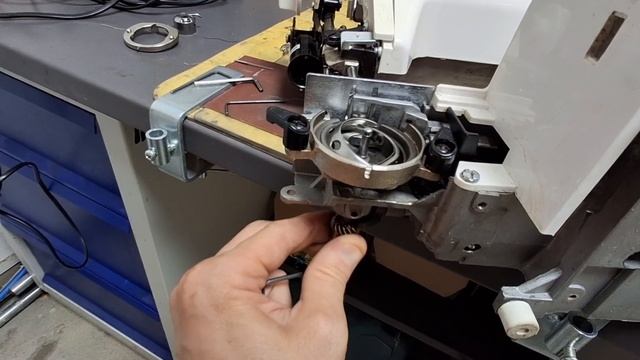 Sewing machine Aeg, швейная машина AEG делает пропуски