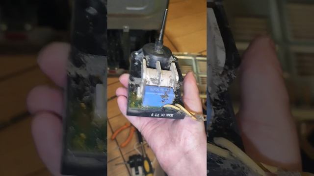 Холодильник LG 15 лет, сильно греются боковые стенки #ст?