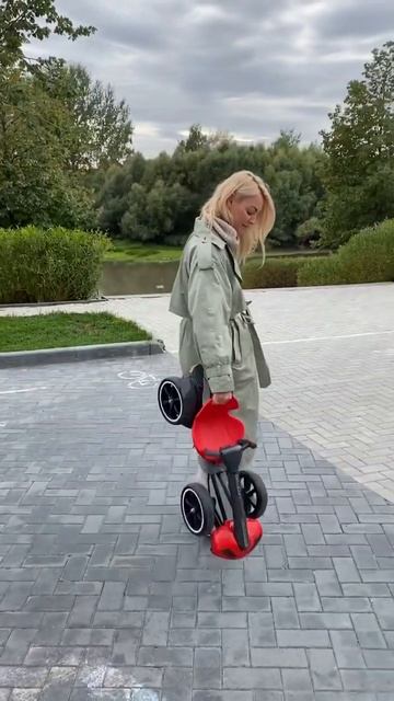 Показываем, как складывается детский электромобиль Eco