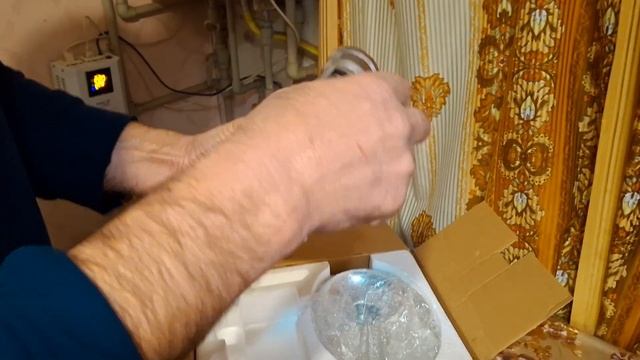 Распаковка — Мясорубка электрическая Aresa AR-2102