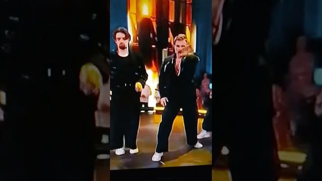 как он поёт!!!