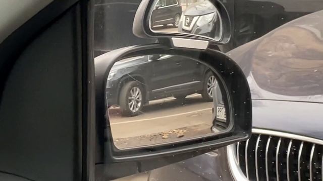 Парковка задним ходом между машинами под 90 градусов. С первого раза 100%.