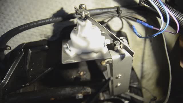 How to install a rudder angle sensor on a sterndrive boat