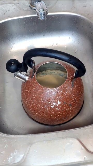 Как правильно набрать воды в чайник #lifehack
