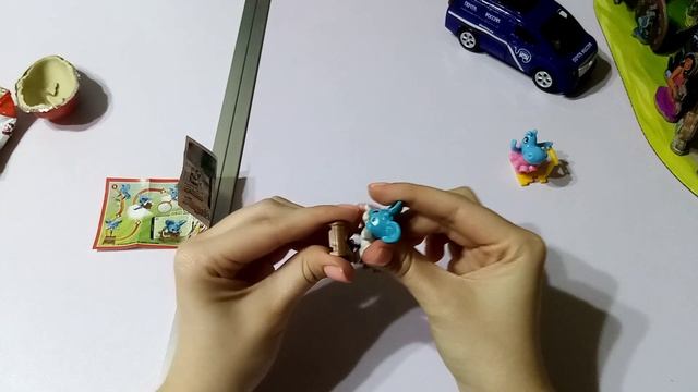 Открываем Киндер сюрпризы. Opening Kinder Surprises.