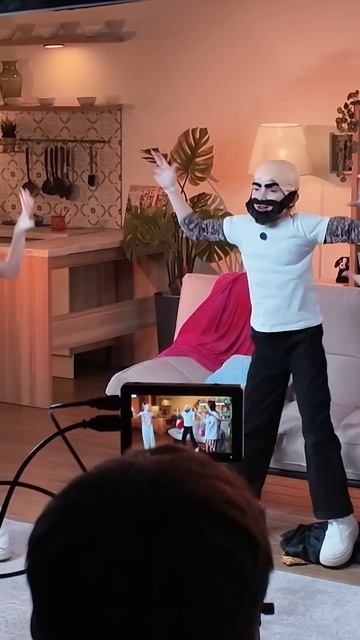 Смотри новый влог бэкстейдж со съемок шоу #безигрушек