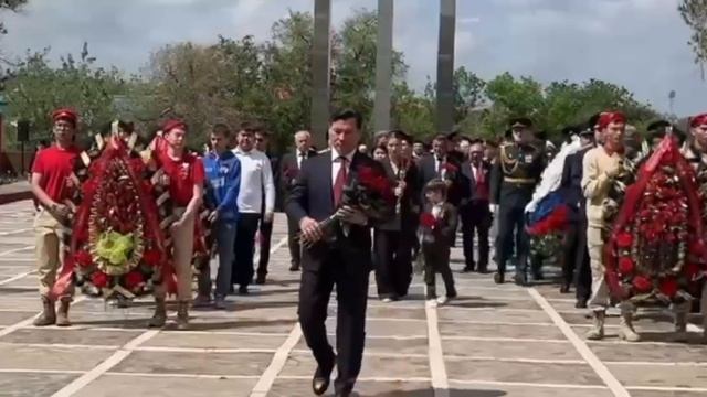 Вечная слава Героям, павшим в боях за свободу и независимость нашей Родины!