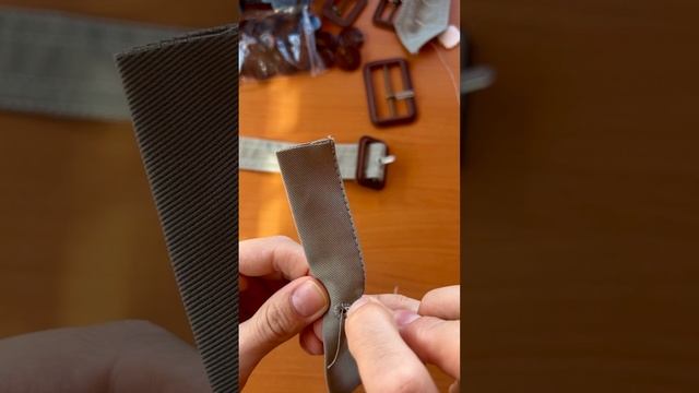 Держатель пряжки для паты воротника на тренче