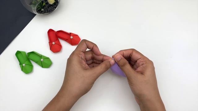 ТУФЕЛЬКИ ДЛЯ КУКОЛКИ СВОИМИ РУКАМИ! Поделки оригами из бумаги!