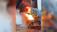Появились кадры обрушения буровой вышки на Ямале во время мощного пожара