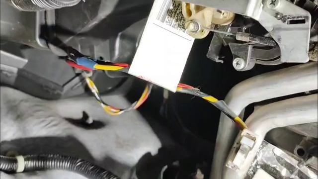 Для смены моторчика печки снимаем педальный узел у Нисан Кашкай