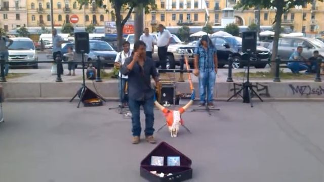 Индейцы на Сенной площади