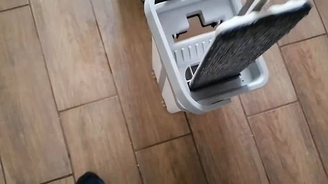 Обзор ведра со шваброй с автоотжимом для уборки.