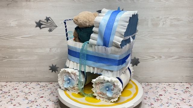 Коляска из памперсов с мишкой для мальчика
