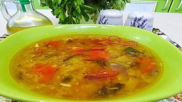 Томатный чечевичный суп с баклажанами