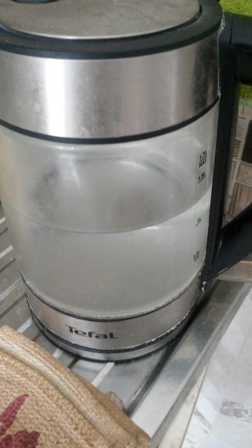 Чайник электрический с водой Семнадцатого Апреля