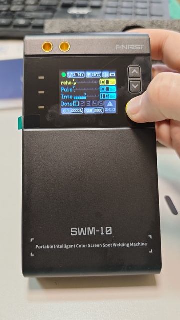 Портативный аппарат точечной сварки FNIRSI SWM-10 - первое включение и обзор меню