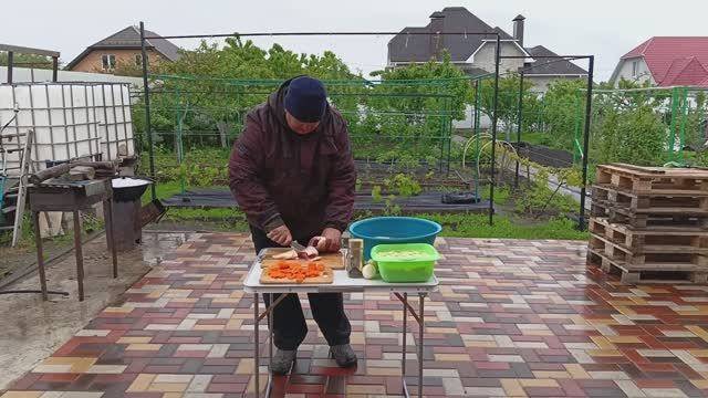 109. Уха в казане. Теплица под огурцы