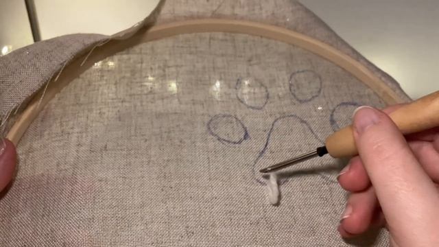 Ковровая вышивка на шоппере в технике punch needle | Лапки